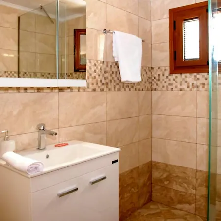 Oliveto Con Vista * Apolpaina